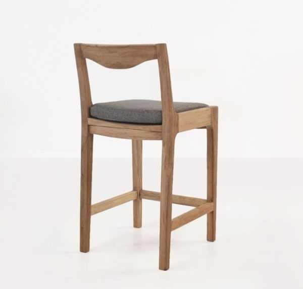 Дизайнерский барный стул №3 из массива