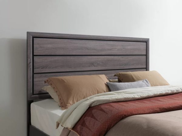 Дизайнерская двуспальная кровать из массива №15